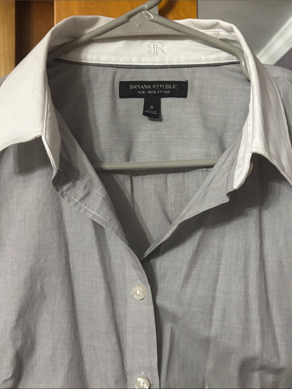 Banana Republic Women’s Light Gray Button-Down Shirt with White Collar